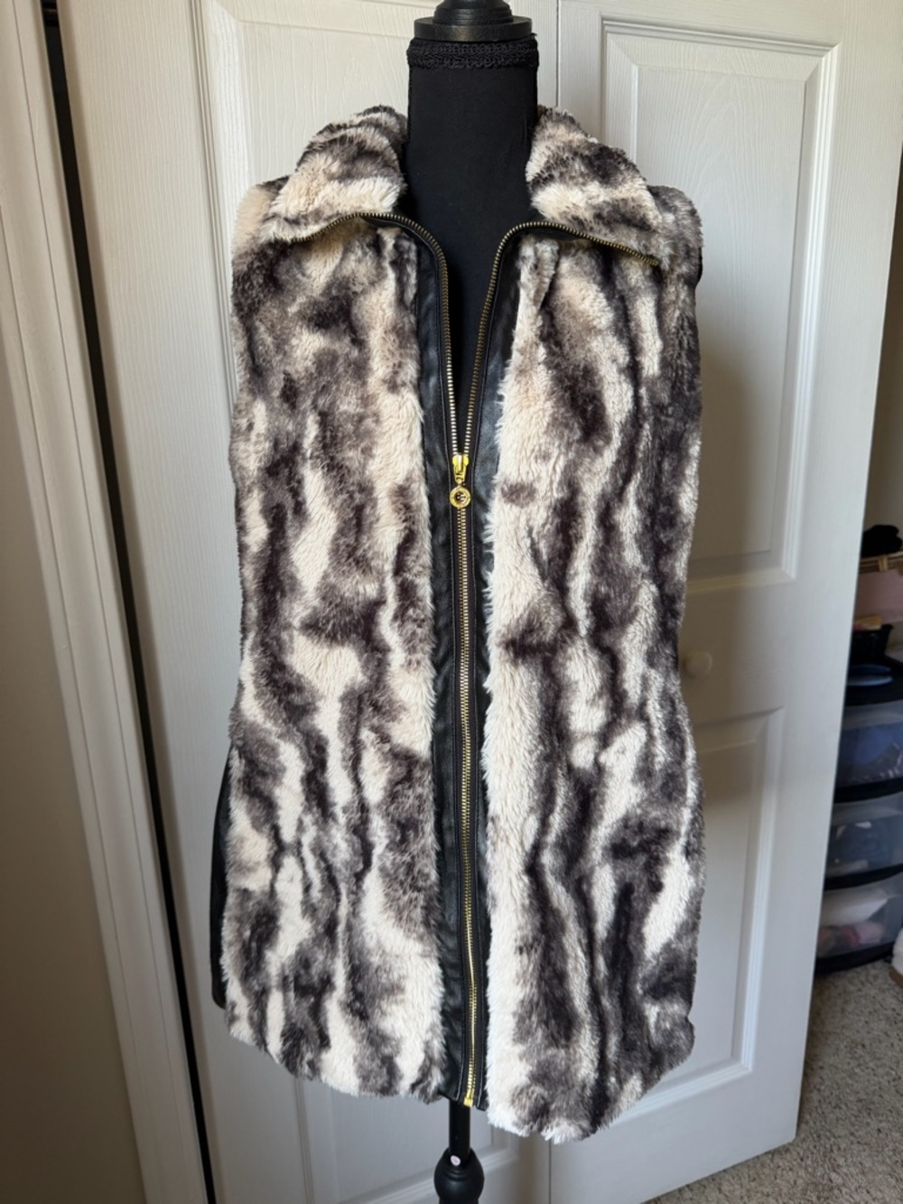 MARC NEW YORK Faux Fur Zip-Front Vest in Black and Cream